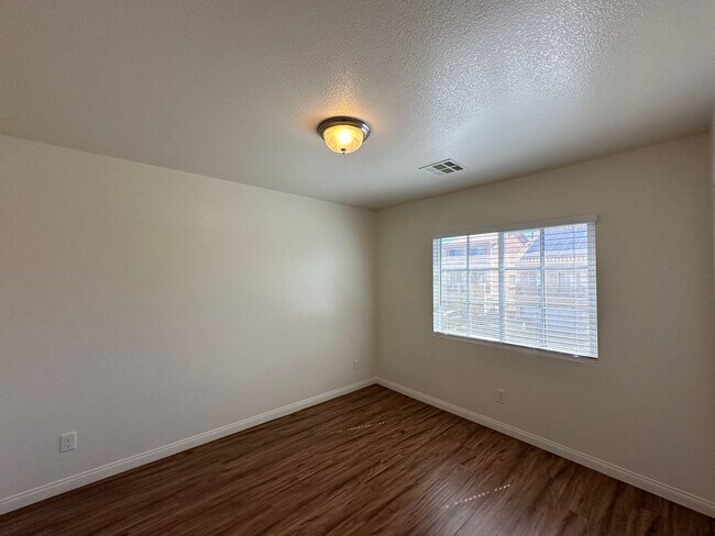 Building Photo - WOODBRIDGE AT PINNACLE PEAKS