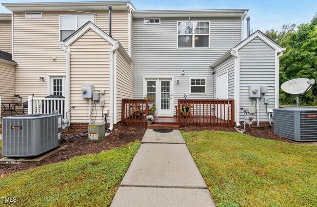 Building Photo - 619 Laurens Way