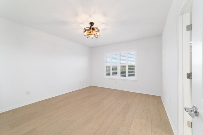 Building Photo - Live the Resort Lifestyle You’ve Been Waiting For in Stone Creek!