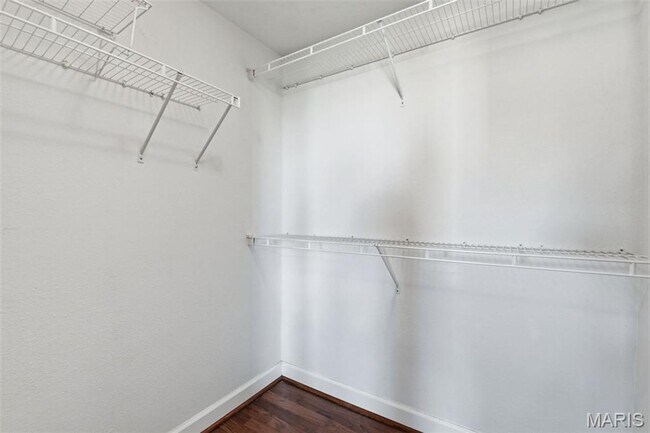 Building Photo - 1/2 OFF DEPOSIT SPECIAL! Partially Furnished West End Condo for Rent!