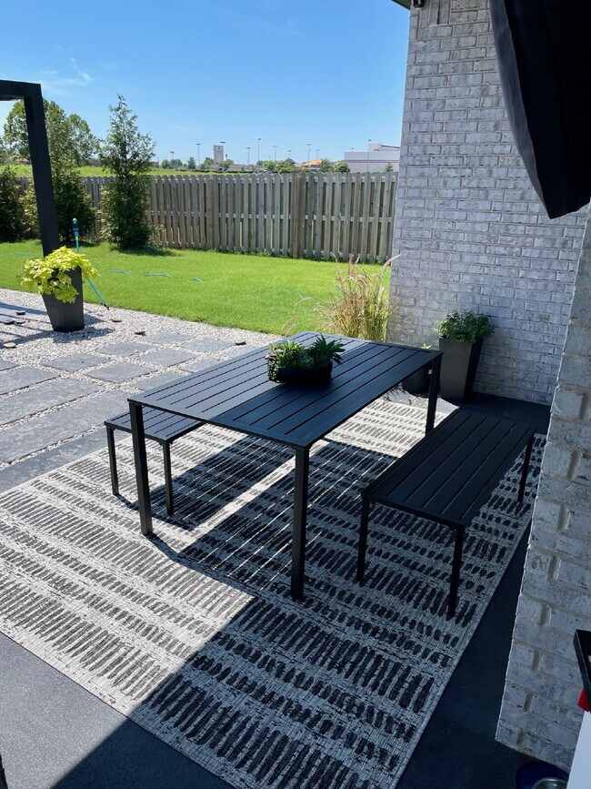 Building Photo - 2014 W Chandler Ave