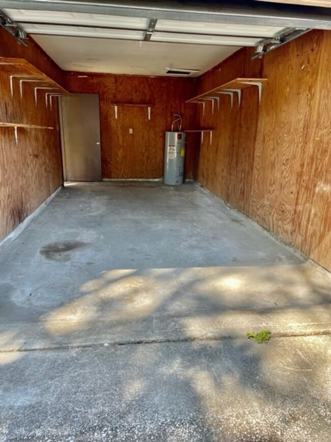 Building Photo - 410-412 N 6th Street