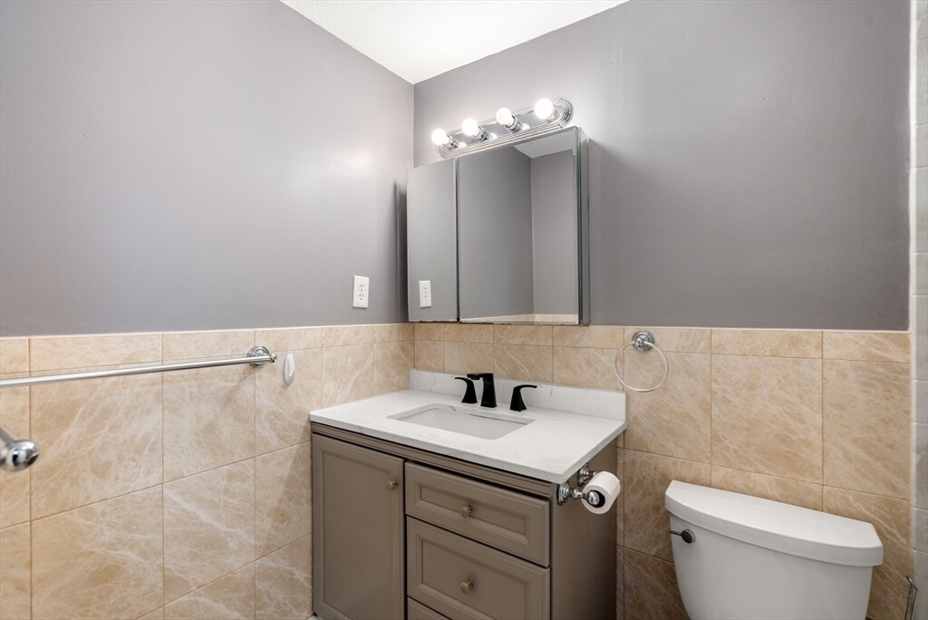 Building Photo - 96 Fountain Ln