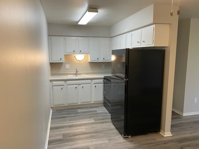 Primary Photo - Oakwood Manor Apartments