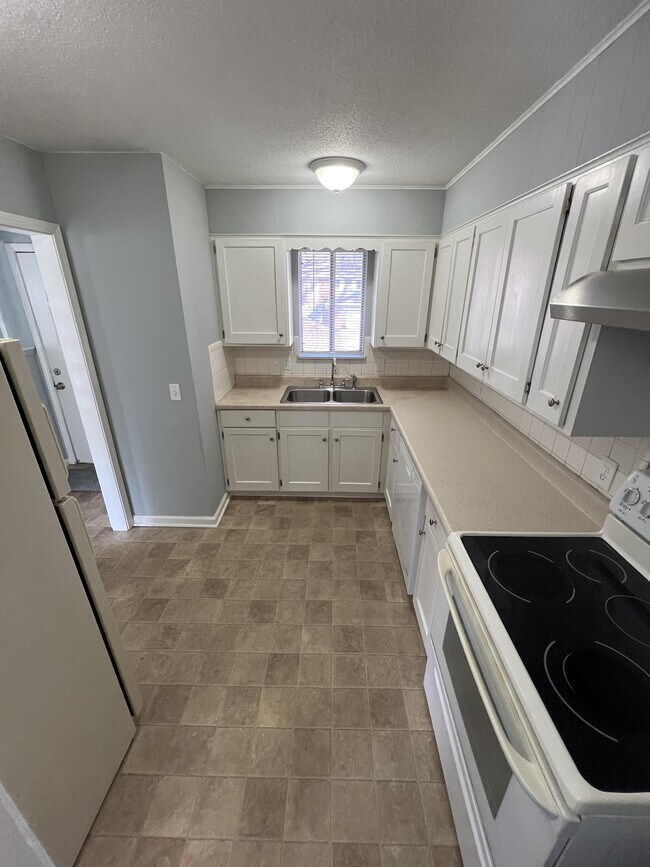 Building Photo - 16913 E 35th Terrace S