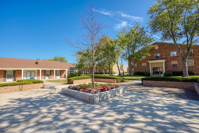 Building Photo - 4696 Tarryton Ct S