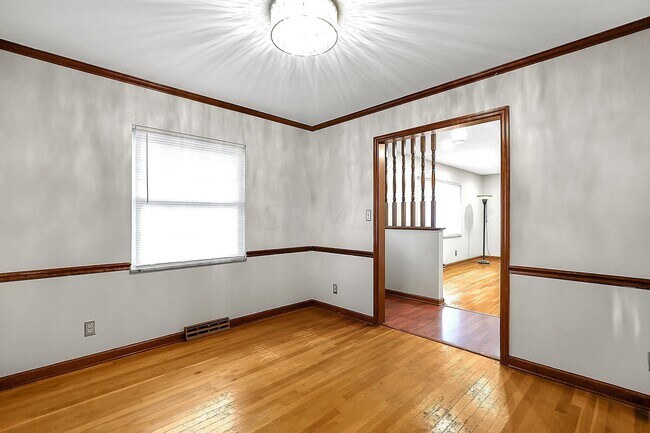 Building Photo - 4959 Woodbriar Pl