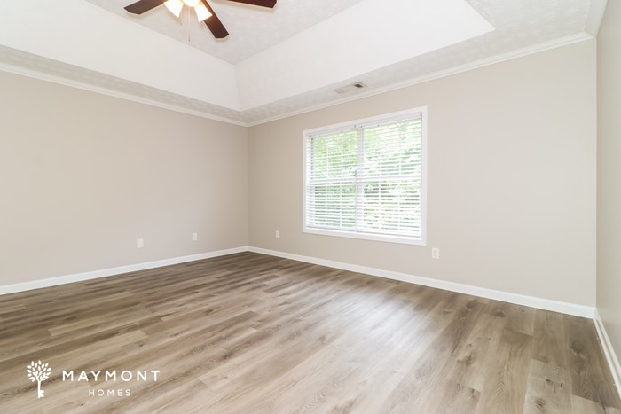 Building Photo - 700 Castlebrooke Dr SE