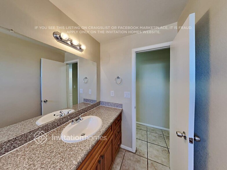 Building Photo - 1314 E Mercer Ln