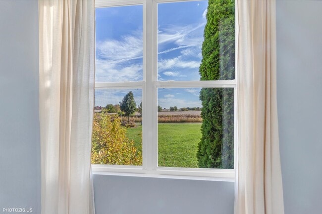 Building Photo - 24525 Champion Dr