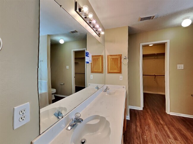 Building Photo - 31306 Perlican Dr