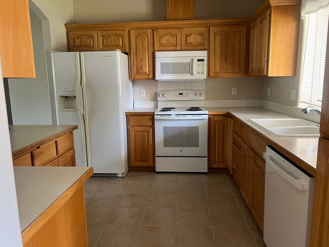 Building Photo - River Road Craftsman Style Home