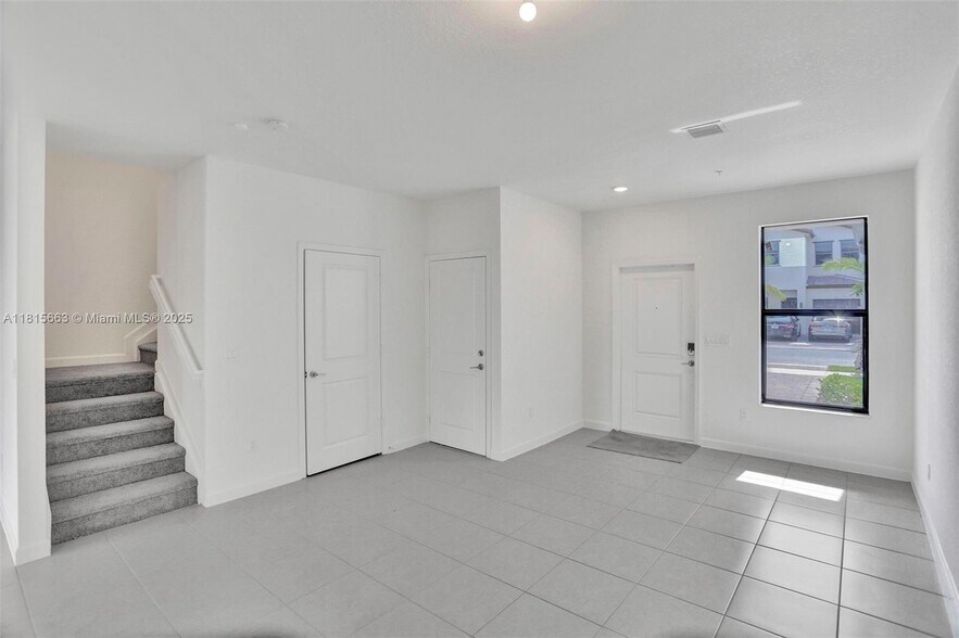 Building Photo - 252 SW 159th Ter