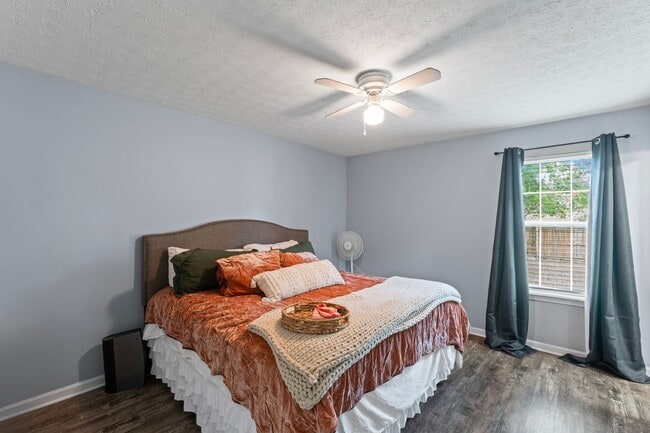 Building Photo - 3 Bedroom 1 1/2 Bath Home for Rent in Charlestown Indiana