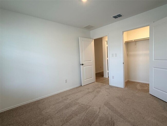 Building Photo - 289 Sormonne Lp