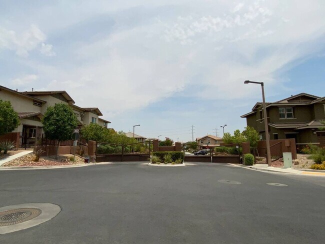 Building Photo - STUNNING LUXURY TOLL BROTHERS DESIGN TOWNH...
