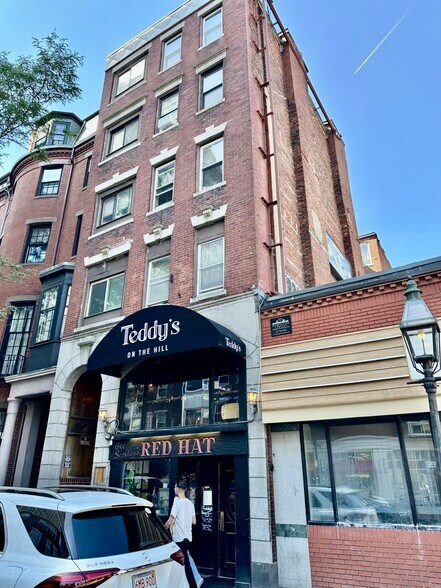 Building Photo - 9 Bowdoin St