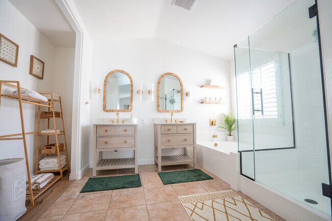 Building Photo - 45150 Birchcrest Cir