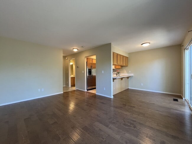 Building Photo - Spacious 3 Bedroom Home with Open Layout, Vaulted Bedrooms & Trail Access