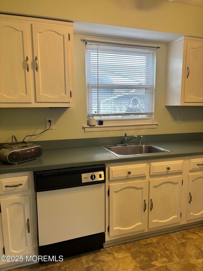 Building Photo - 25 Robinson Rd