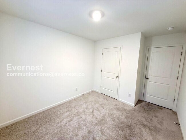 Building Photo - 241 Koslin Lp