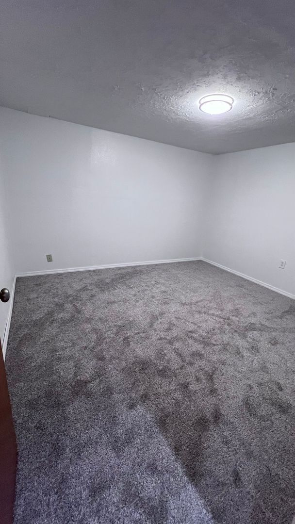 Building Photo - 4 bedroom 2 bath home Available Now!!!