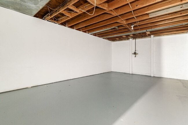 Building Photo - Updated 4 Bedroom, 2 Full Bath Ranch Home!!