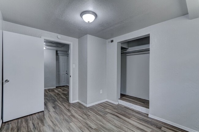 Building Photo - Newly Renovated  4 bedroom 1 bath