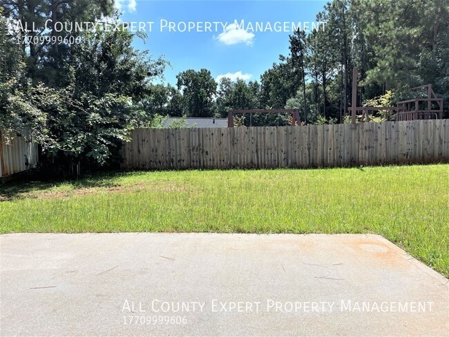 Building Photo - New Paint/Carpet 3 bedroom home in Norcross