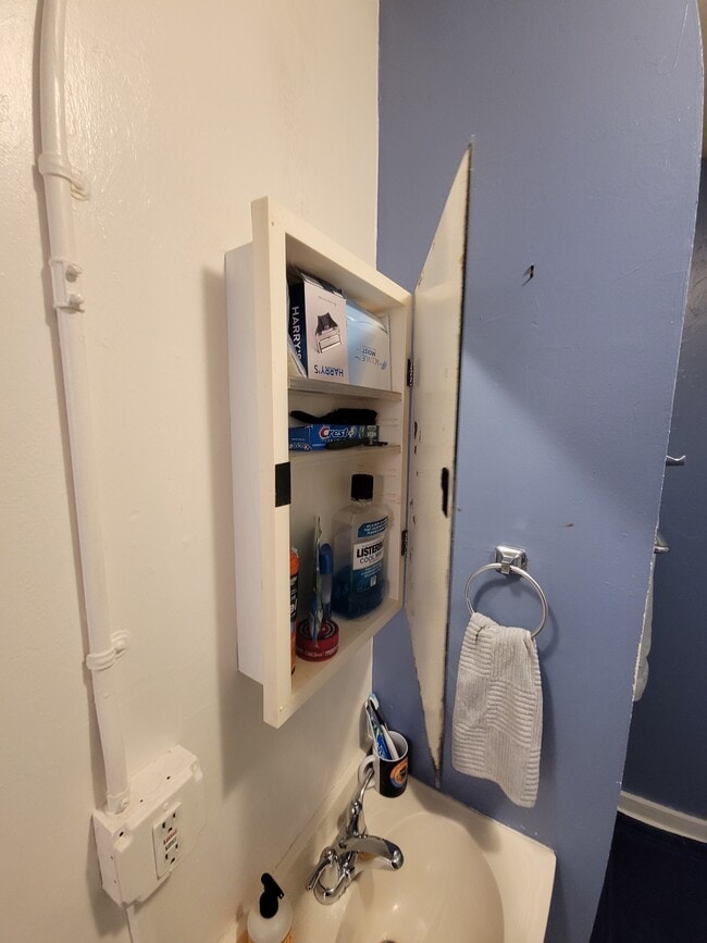 Building Photo - 211-212 W 13th St