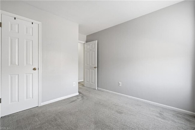 Building Photo - 1328 Mill Lake Quarter