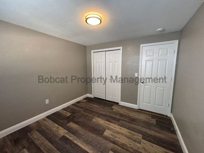 Building Photo - 2066 Southridge Ct
