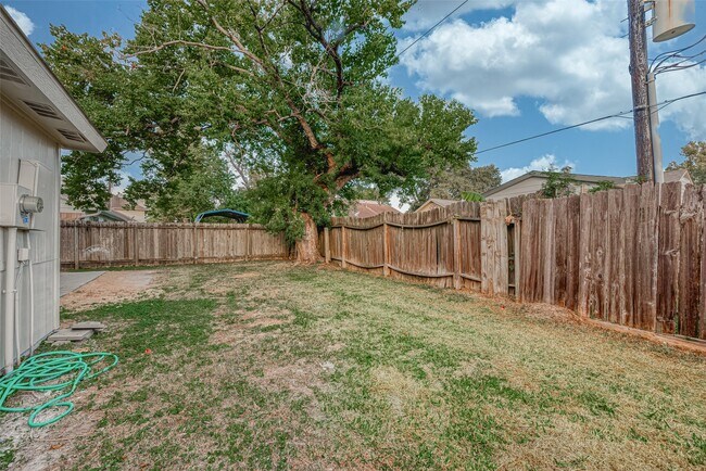 Building Photo - 15638 Schumann Ln