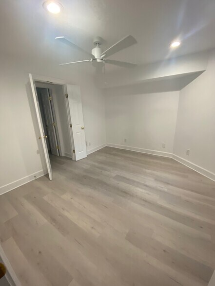 Building Photo - 2012 Hillyer Pl NW
