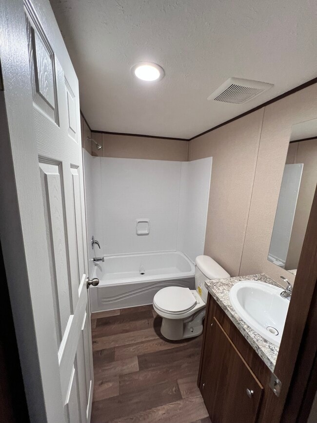 Building Photo - 1711 McKenzie Rd