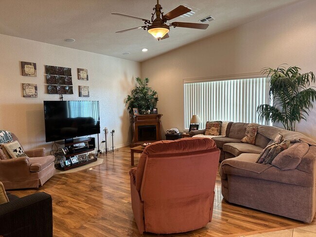 Building Photo - Fully Furnished Short-Term Rental in Fort Mohave-3BD/2BA
