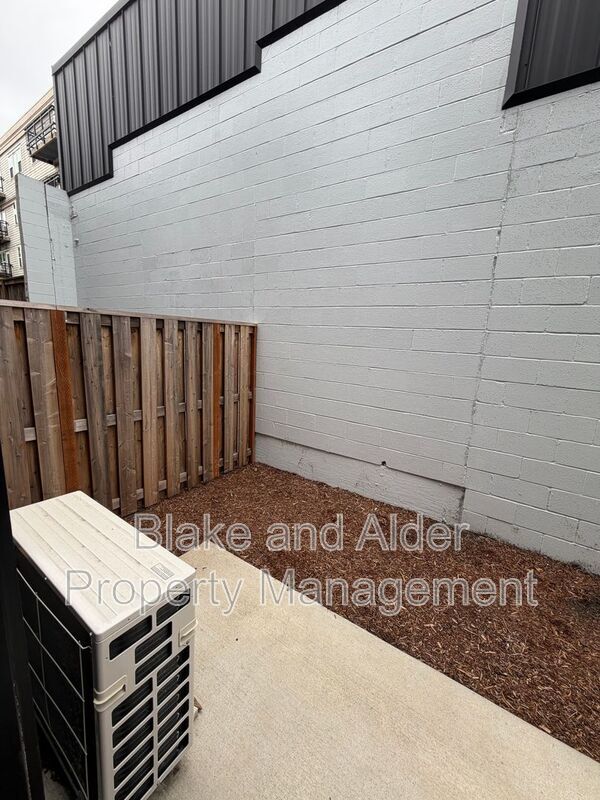 Building Photo - 3522 NE 44th Ave