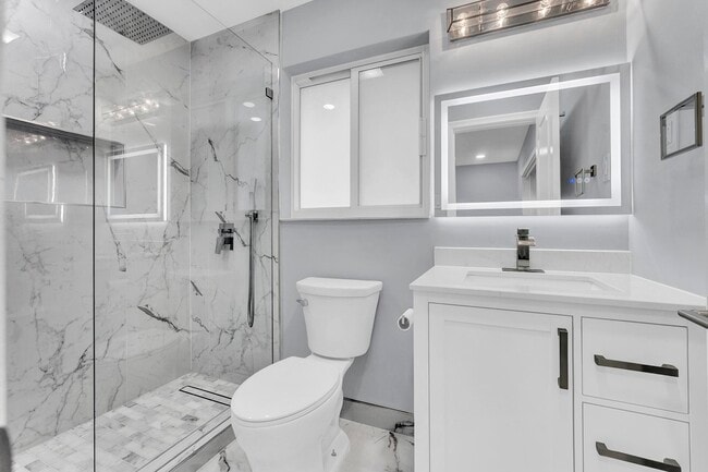 Building Photo - 5921 NE 15th Ave