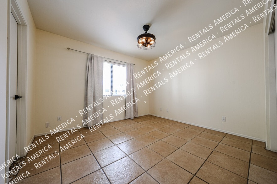 Building Photo - 2548 W Canyon Crest Cir