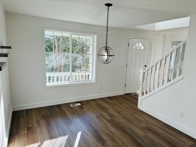 Building Photo - Charming Newly Remodeled Acreage Home