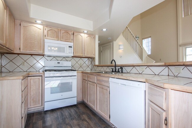 Building Photo - 3249 N Hedgewood Dr