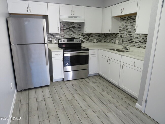 Building Photo - 2726 E Tierra Buena Ln