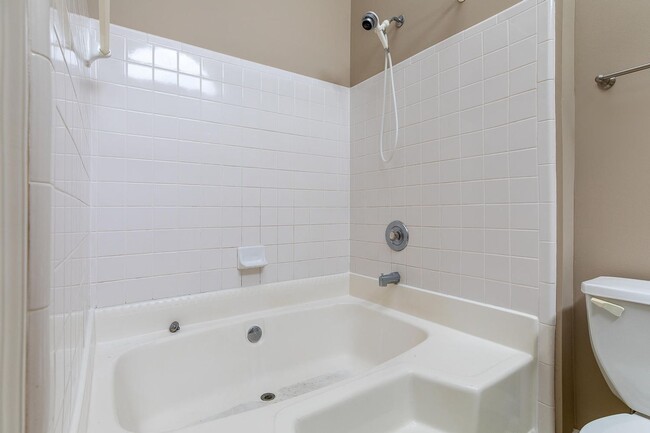 Building Photo - Nice Home in Fletcher!