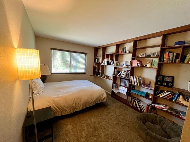 Building Photo - Beautiful 4 bed 2.5 bath in Hampden neighborhood!