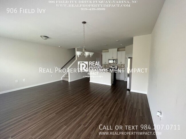 Building Photo - 906 Field Ivy Dr