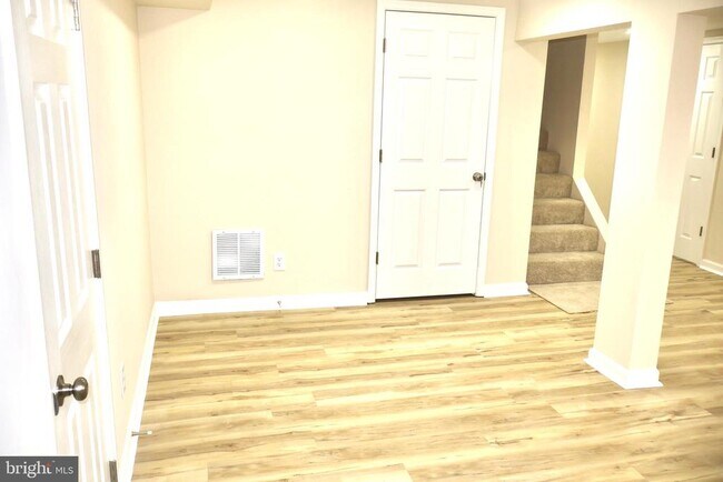 Building Photo - 147 Deacon Rd