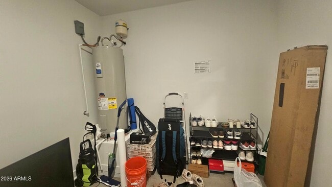 Building Photo - 2818 W Red Fox Rd