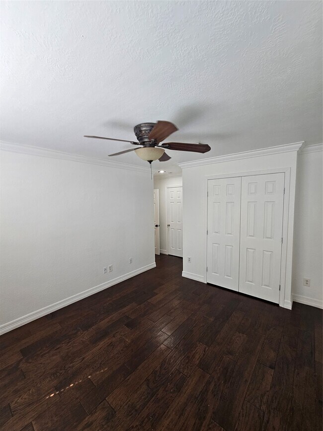 Building Photo - 9207 Dairy View Ln