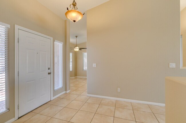 Building Photo - Charming Single-Story Home with Spa & Covered Patio Near Spencer & Wigwam in Las Vegas