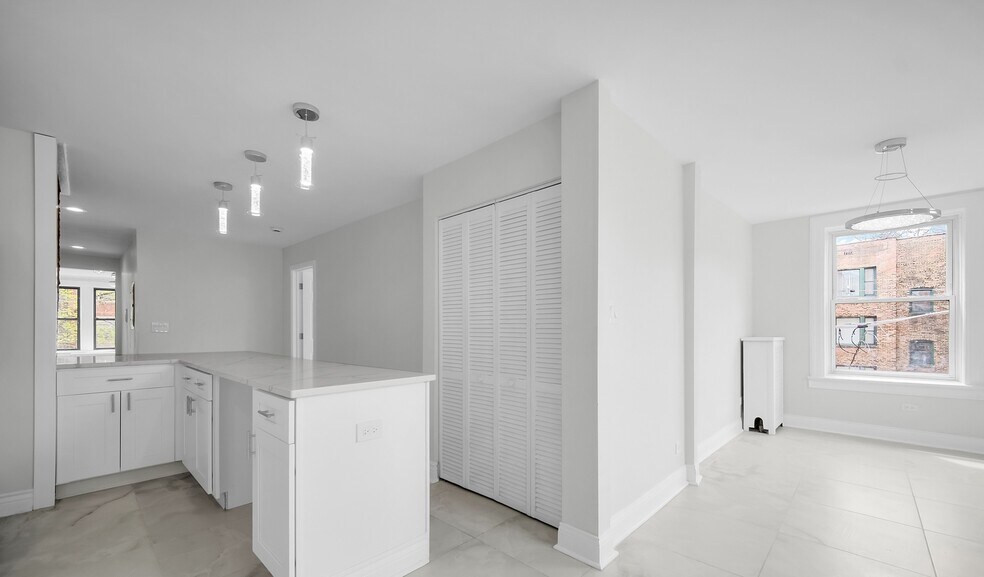 Building Photo - 5132 S Drexel Ave